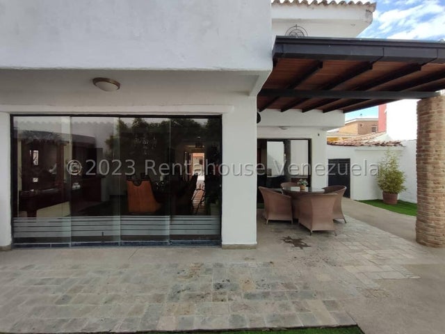 Casa en venta ubicada en el Trigal Norte Valencia Carabobo Venezuela 24-13394 Eloisa