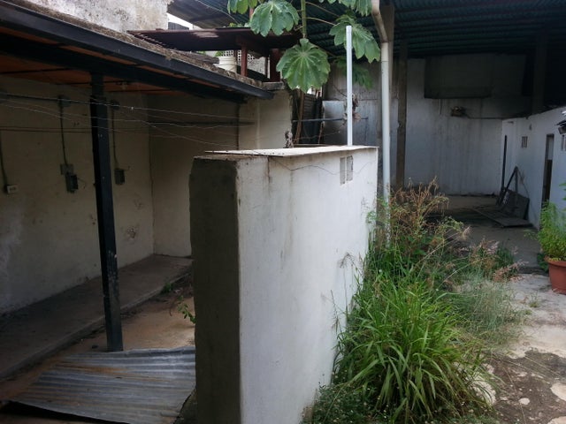 Local comercial Ubicado en el Centro de Valencia Carabobo Venezuela Cod 24-10575 Eloisa