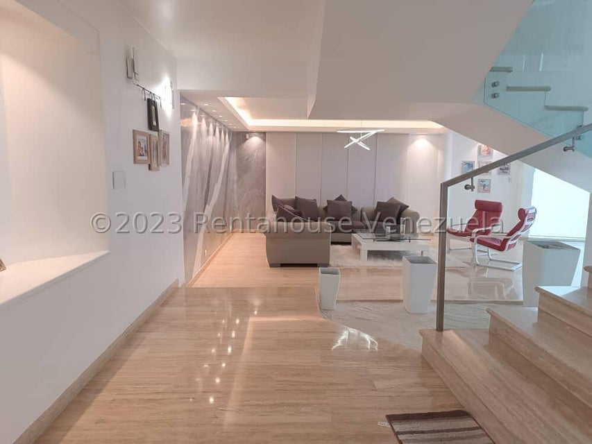 Casa en venta con excelente distribucion y alta revalorizacion ubicada en una de las mejores zonas de Valencia Carabobo Venezuela Cod 23-17051