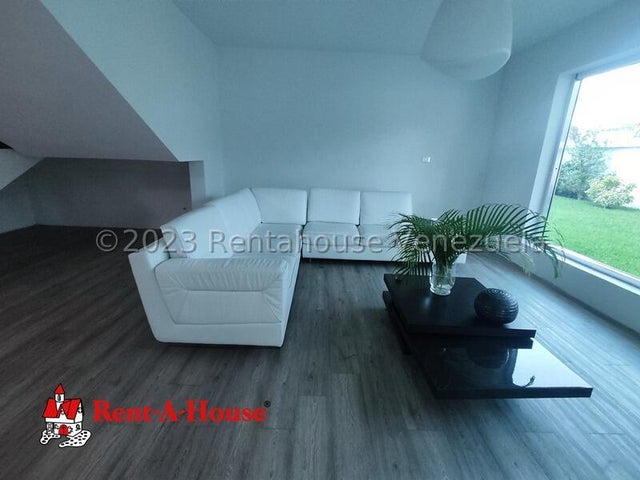 Casa en venta ubicada en Altos de Guataparo Country Club Valencia Carabobo  Venezuela Cod 24-14026