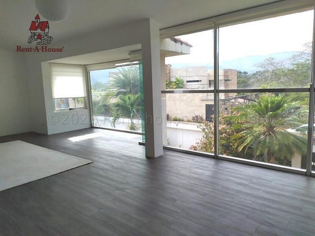 Casa en venta ubicada en Altos de Guataparo Country Club Valencia Carabobo  Venezuela Cod 24-14026