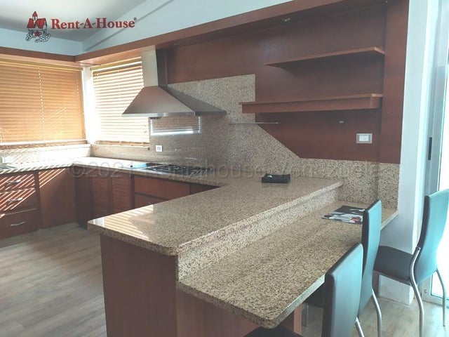 Casa en venta ubicada en Altos de Guataparo Country Club Valencia Carabobo  Venezuela Cod 24-14026