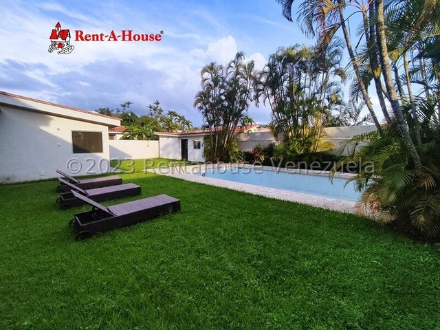 Casa en venta ubicada en Altos de Guataparo Country Club Valencia Carabobo  Venezuela Cod 24-14026