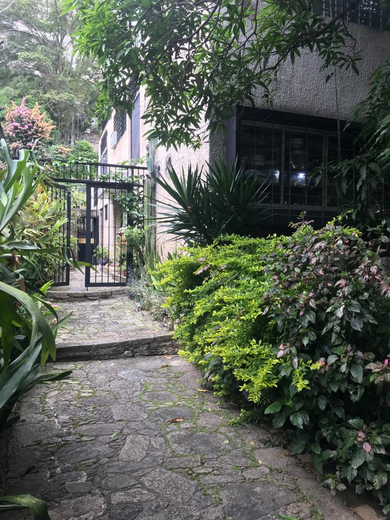Vendo quinta con piscina en Colinas de Bello Monte