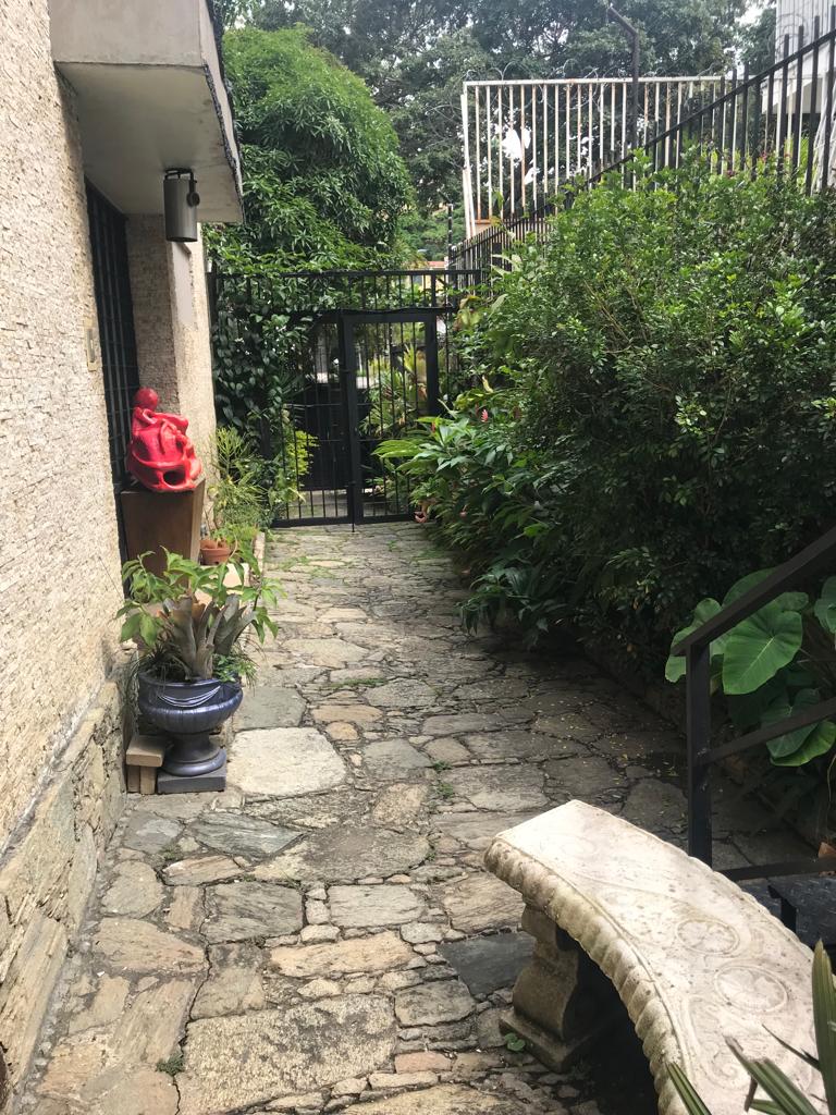 Vendo quinta con piscina en Colinas de Bello Monte