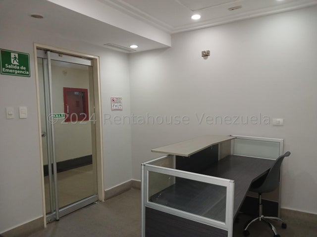 Hermosa Oficina en Alquiler en La Trigaleña Valencia Carabobo 2426278 P