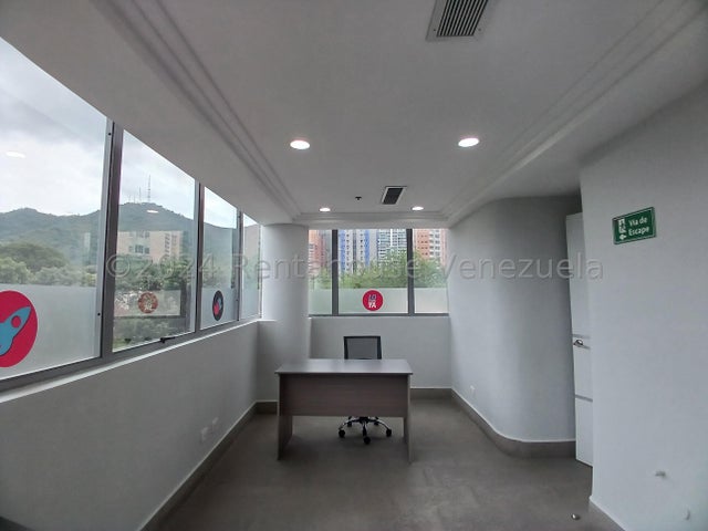 Hermosa Oficina en Alquiler en La Trigaleña Valencia Carabobo 2426278 P