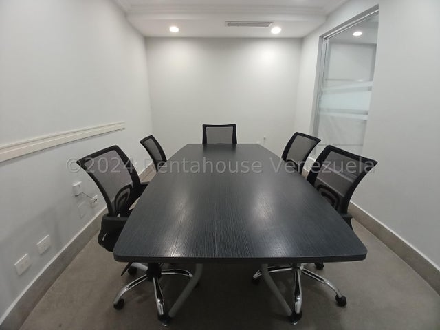 Hermosa Oficina en Alquiler en La Trigaleña Valencia Carabobo 2426278 P