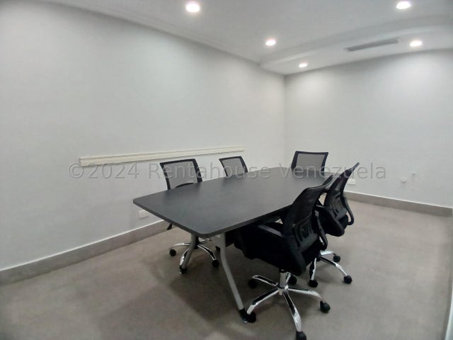 Hermosa Oficina en Alquiler en La Trigaleña Valencia Carabobo 2426278 P