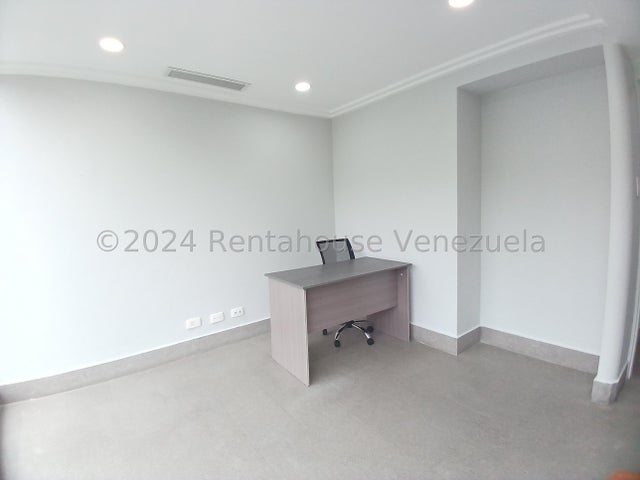 Hermosa Oficina en Alquiler en La Trigaleña Valencia Carabobo 2426278 P
