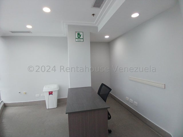 Hermosa Oficina en Alquiler en La Trigaleña Valencia Carabobo 2426278 P