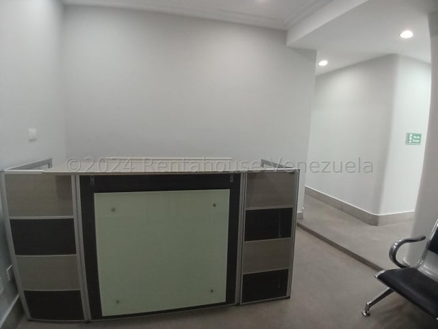 Hermosa Oficina en Alquiler en La Trigaleña Valencia Carabobo 2426278 P