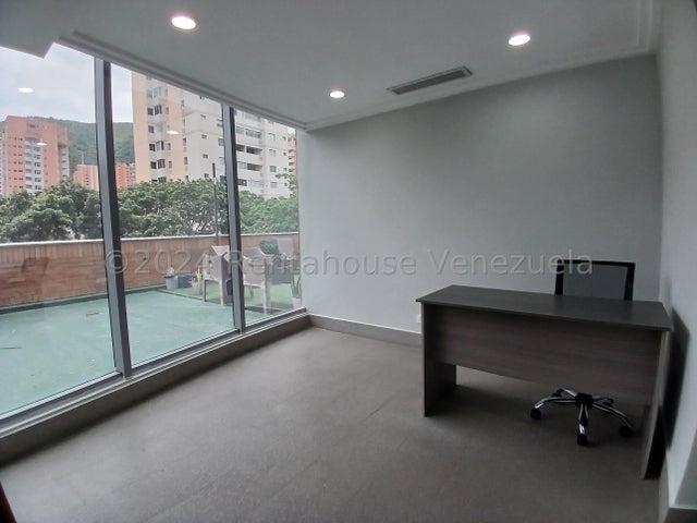 Hermosa Oficina en Alquiler en La Trigaleña Valencia Carabobo 2426278 P