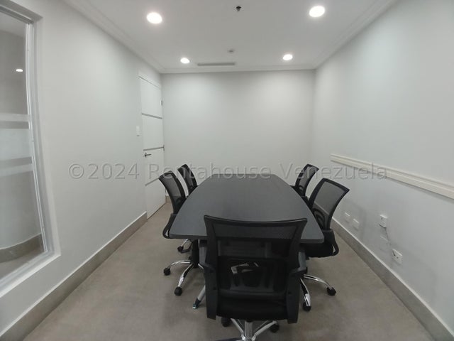 Hermosa Oficina en Alquiler en La Trigaleña Valencia Carabobo 2426278 P