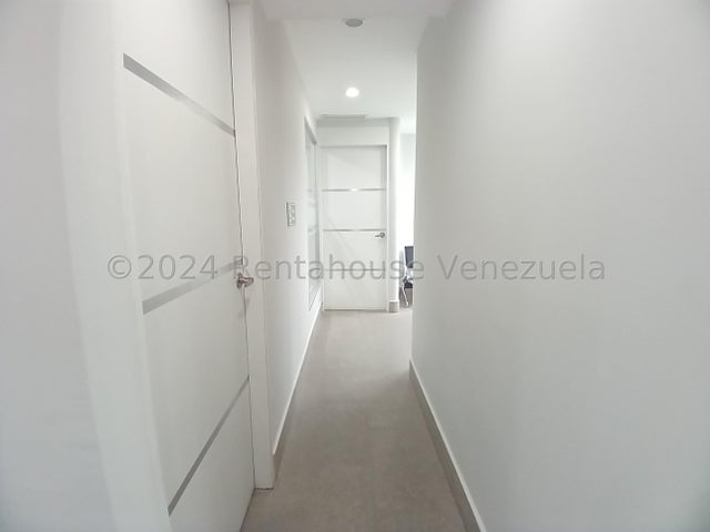 Hermosa Oficina en Alquiler en La Trigaleña Valencia Carabobo 2426278 P