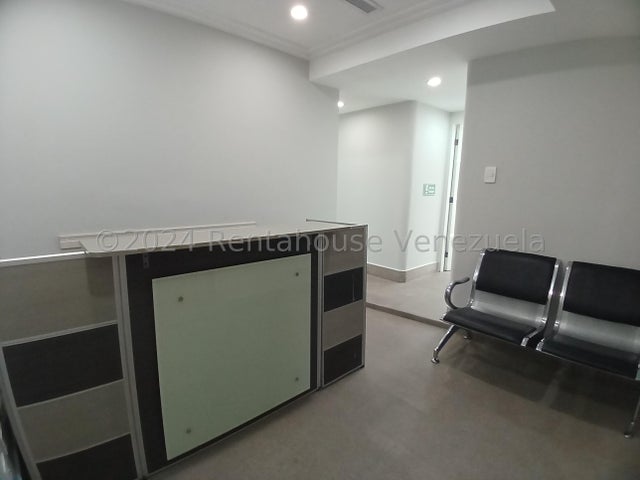 Hermosa Oficina en Alquiler en La Trigaleña Valencia Carabobo 2426278 P
