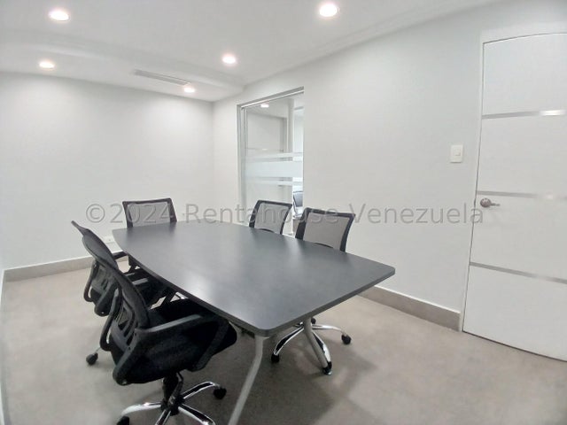 Hermosa Oficina en Alquiler en La Trigaleña Valencia Carabobo 2426278 P