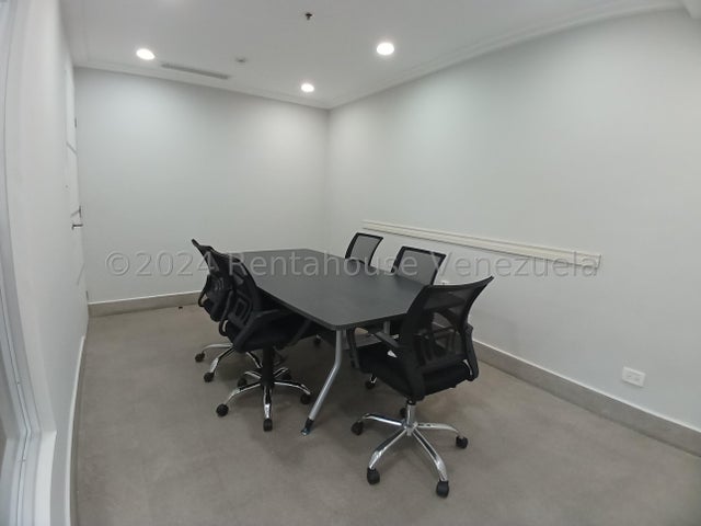 Hermosa Oficina en Alquiler en La Trigaleña Valencia Carabobo 2426278 P