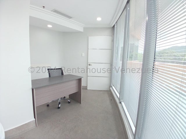 Hermosa Oficina en Alquiler en La Trigaleña Valencia Carabobo 2426278 P