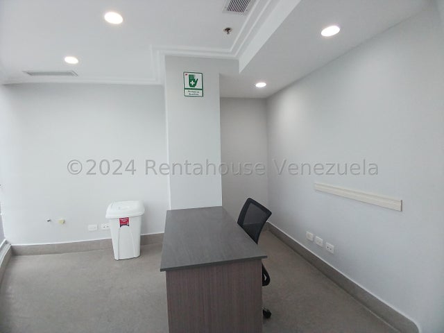 Hermosa Oficina en Alquiler en La Trigaleña Valencia Carabobo 2426278 P