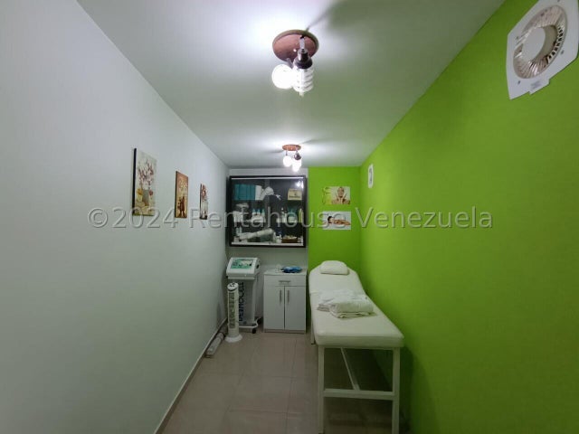 26-11356 Local Comercial Estetica en Venta C.C La Galeria Av Bolivar Norte