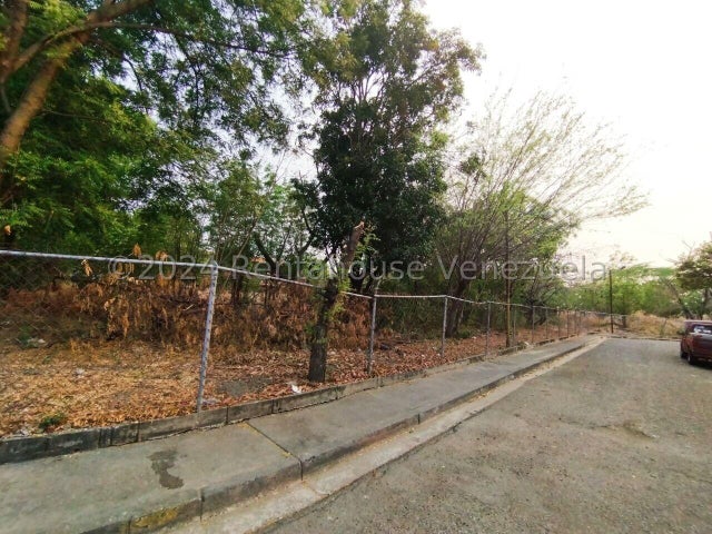 26-3671 Terreno en Venta Uso Residencial o Comercial Paraparal 