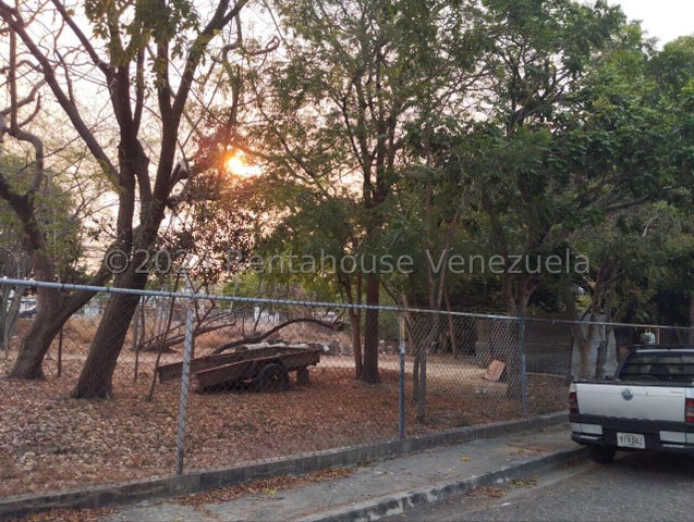 26-3671 Terreno en Venta Uso Residencial o Comercial Paraparal 