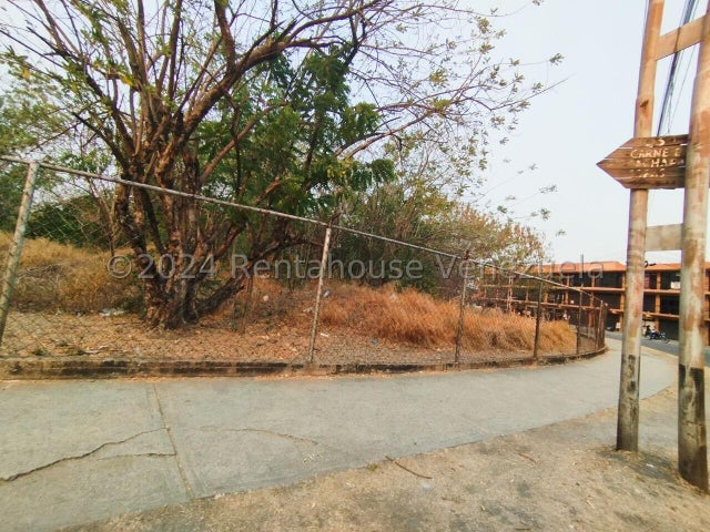 26-3671 Terreno en Venta Uso Residencial o Comercial Paraparal 