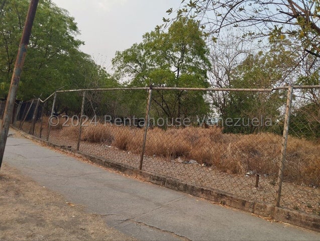 26-3671 Terreno en Venta Uso Residencial o Comercial Paraparal 