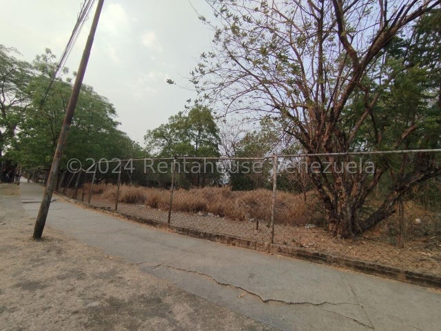 26-3671 Terreno en Venta Uso Residencial o Comercial Paraparal 