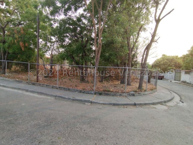 26-3671 Terreno en Venta Uso Residencial o Comercial Paraparal 
