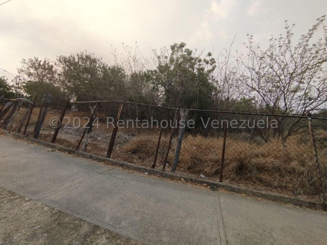 26-3671 Terreno en Venta Uso Residencial o Comercial Paraparal 