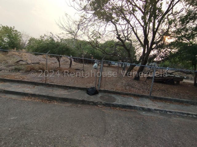 26-3671 Terreno en Venta Uso Residencial o Comercial Paraparal 