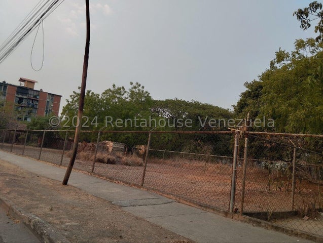 26-3671 Terreno en Venta Uso Residencial o Comercial Paraparal 