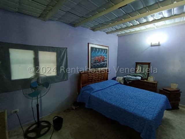 25-1557 Vende Galpon, con dos anexos completos con su cocina y baño Santa Ana Naguanagua