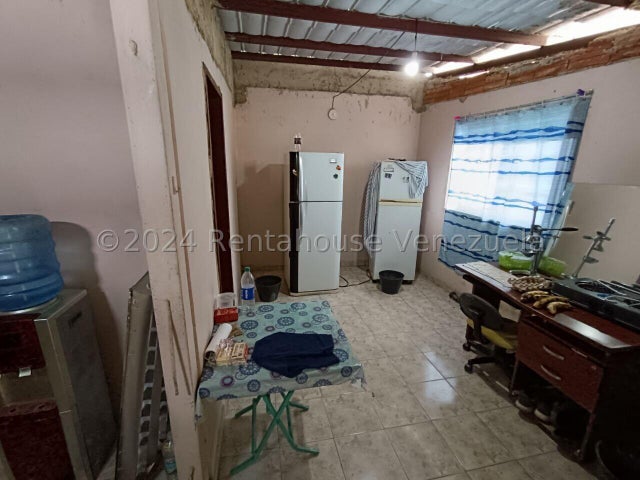 25-1557 Vende Galpon, con dos anexos completos con su cocina y baño Santa Ana Naguanagua