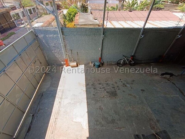25-1557 Vende Galpon, con dos anexos completos con su cocina y baño Santa Ana Naguanagua
