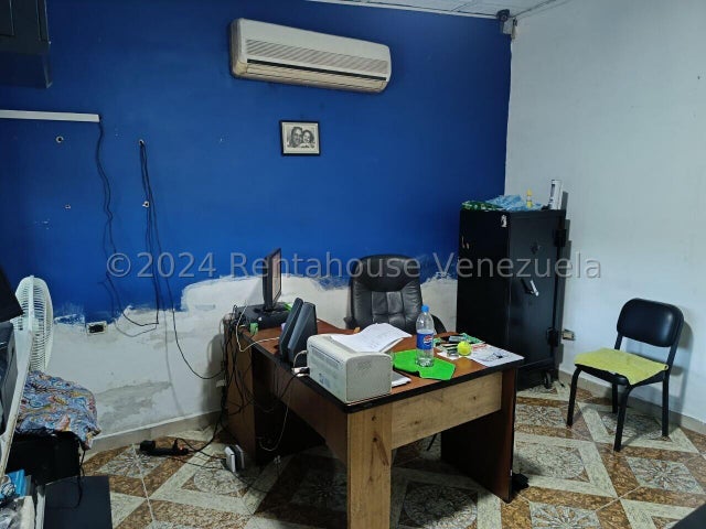 25-1557 Vende Galpon, con dos anexos completos con su cocina y baño Santa Ana Naguanagua