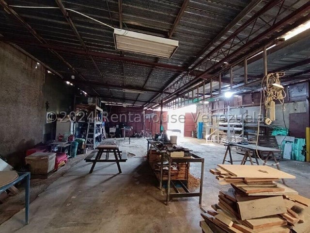 25-1557 Vende Galpon, con dos anexos completos con su cocina y baño Santa Ana Naguanagua