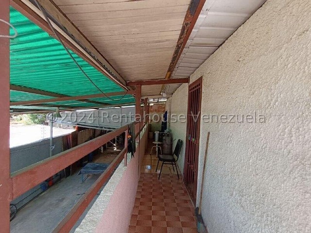 25-1557 Vende Galpon, con dos anexos completos con su cocina y baño Santa Ana Naguanagua