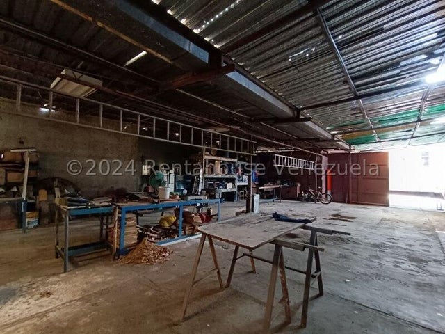 25-1557 Vende Galpon, con dos anexos completos con su cocina y baño Santa Ana Naguanagua