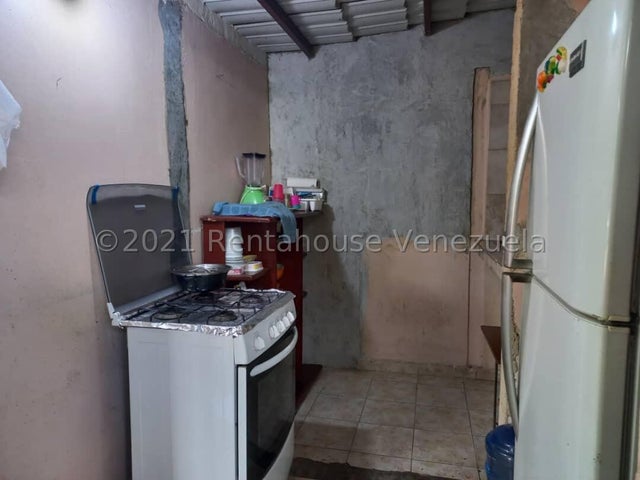 25-1557 Vende Galpon, con dos anexos completos con su cocina y baño Santa Ana Naguanagua