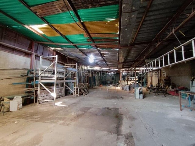 25-1557 Vende Galpon, con dos anexos completos con su cocina y baño Santa Ana Naguanagua