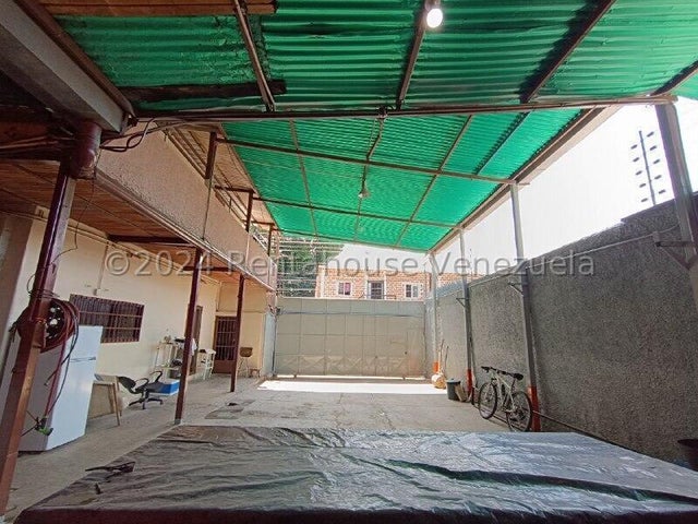25-1557 Vende Galpon, con dos anexos completos con su cocina y baño Santa Ana Naguanagua