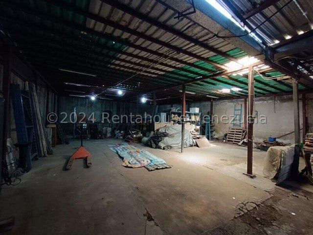 25-1557 Vende Galpon, con dos anexos completos con su cocina y baño Santa Ana Naguanagua