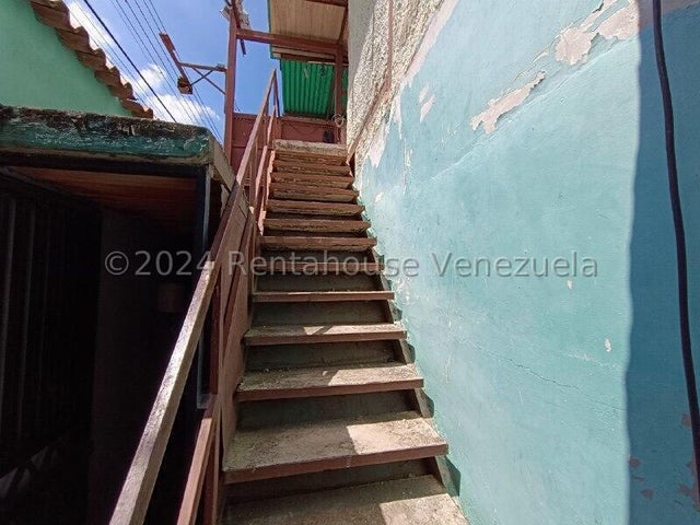 25-1557 Vende Galpon, con dos anexos completos con su cocina y baño Santa Ana Naguanagua