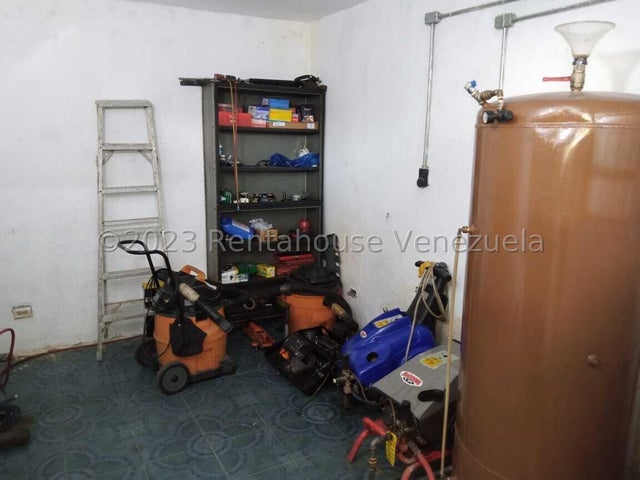 25-1115  Galpon en Venta con sala de exhibicion y oficina Los Jarales San Diego