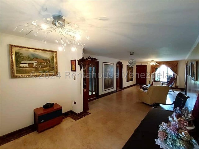 CASA EN VENTA URBANIZACION EL CASTAÑO MARACAY ESTADO ARAGUA MLS 25-2902. EJGP