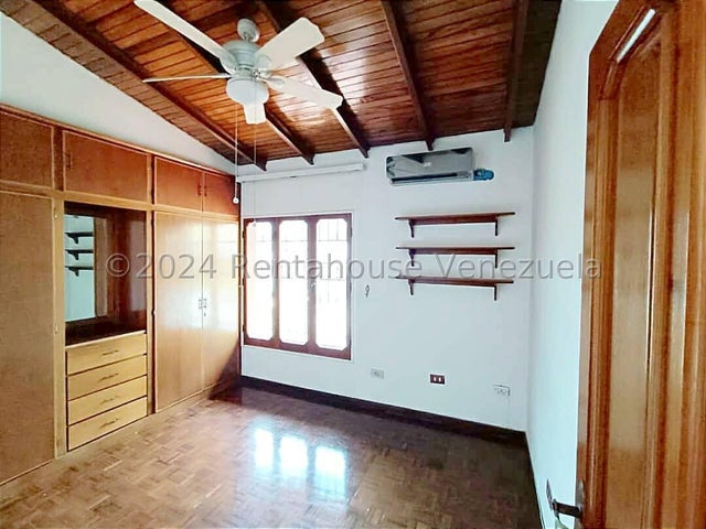 CASA EN VENTA URBANIZACION EL CASTAÑO MARACAY ESTADO ARAGUA MLS 25-2902. EJGP