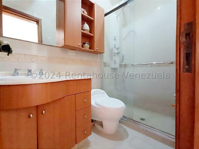CASA EN VENTA URBANIZACION EL CASTAÑO MARACAY ESTADO ARAGUA MLS 25-2902. EJGP
